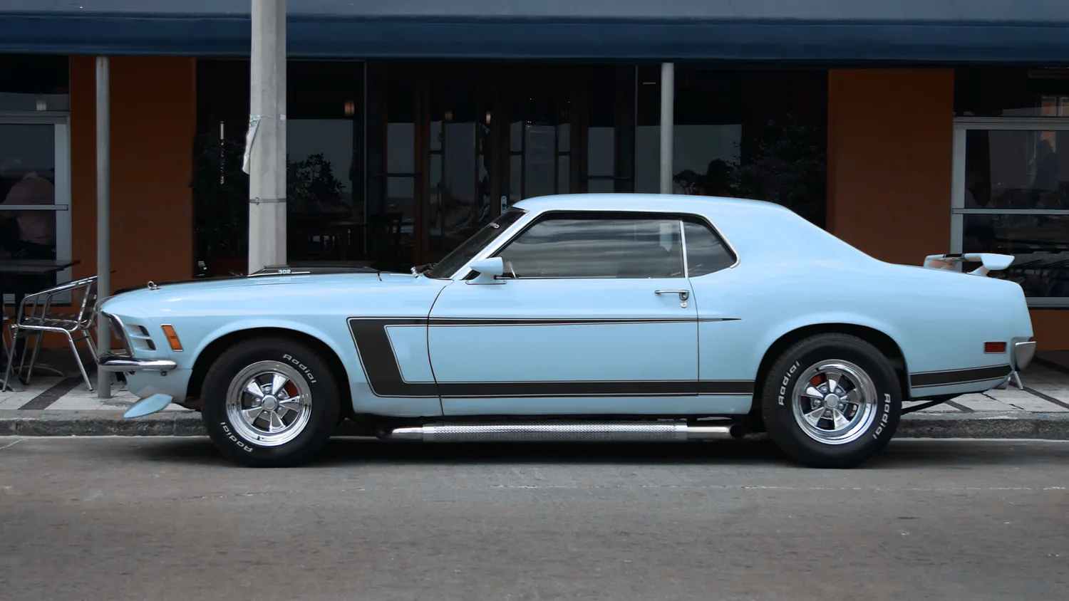 tapissier la chaussee saint victor