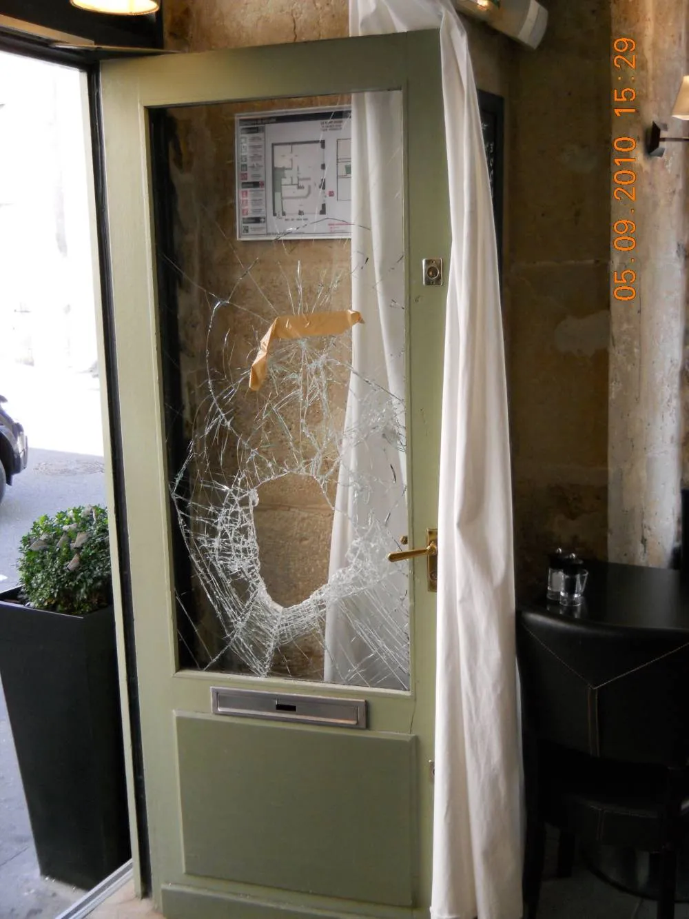 tapissier la chaussee saint victor